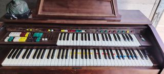 Órgano eléctrico tipo piano