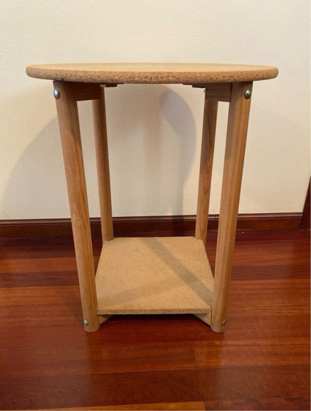 Mesa camilla con faldón verde oliva bordado