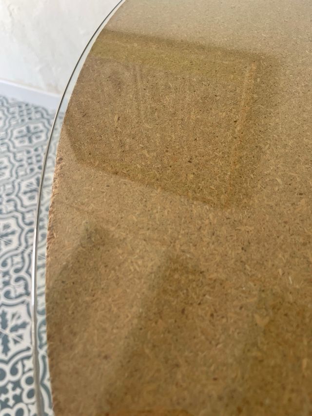 Mesa redonda auxiliar de madera y cristal