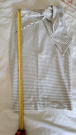 Falda rayada blanco y negro