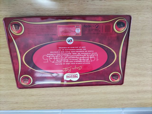 Caja metálica Nestlé Bombones