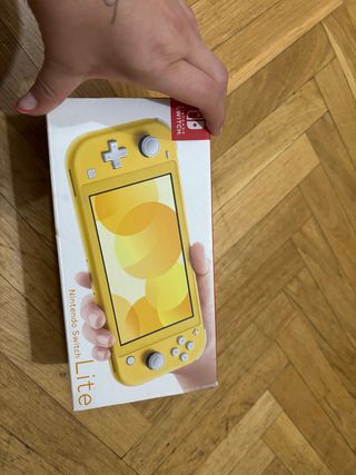 Nintendo Switch Lite amarilla