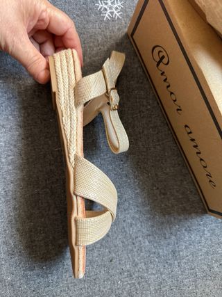 Sandalias planas beige amore talla 36