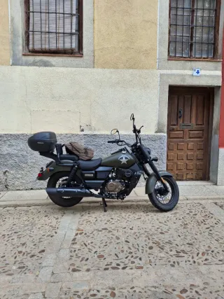 Moto UM renegade comando - 125cc
