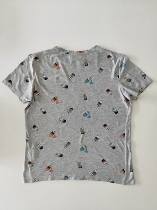 Camiseta gris estampada