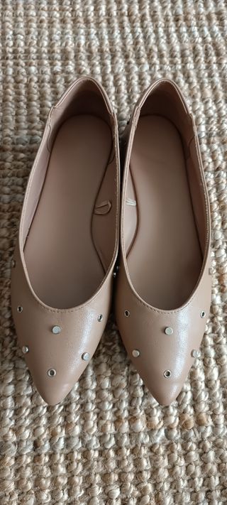 Bailarinas beige con tachuelas