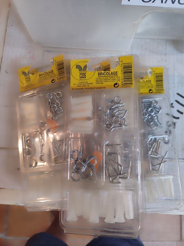 Lote 5 estuches fijación: escarpias, tacos