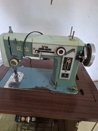 Máquina coser Alfa Antigua