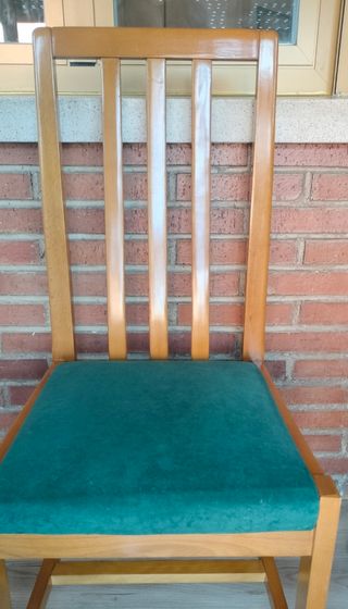 Mesa comedor + 4 sillas madera 