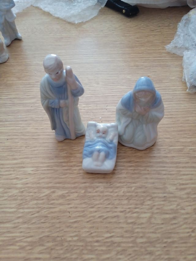 Pesebre de porcelana: 3 figuras