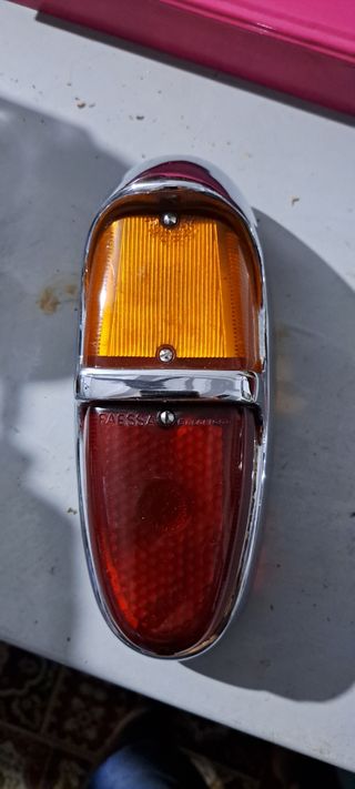 Pilotos traseros SEAT 1400