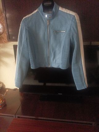 Cazadora piel color azul turquesa juvenil nueva .