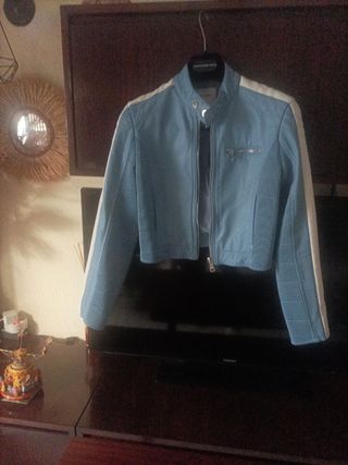 Cazadora piel color azul turquesa juvenil nueva .