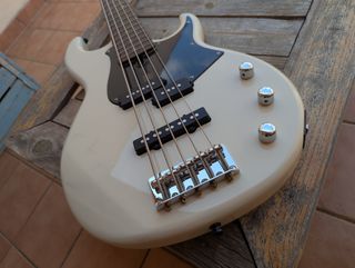 Yamaha BB235 VW – bajo eléctrico 5 cuerdas