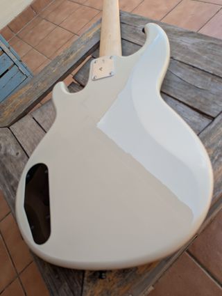 Yamaha BB235 VW – bajo eléctrico 5 cuerdas