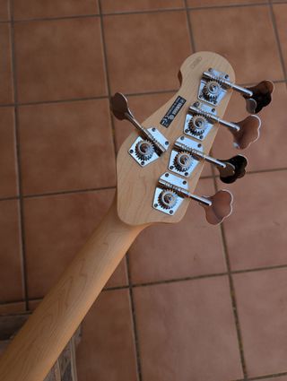 Yamaha BB235 VW – bajo eléctrico 5 cuerdas