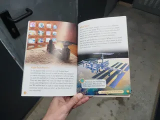 Oxford Read and Discover: Level 5: Homes Around...