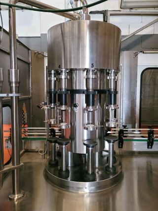 CIMEC: Monobloque llenadora y embotelladora