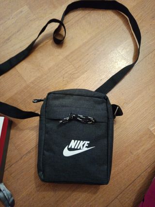 Bolso Nike bandolera negro