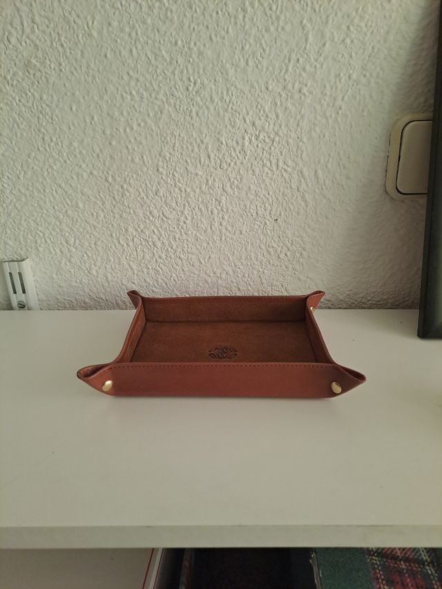 Bandeja de piel marrón
