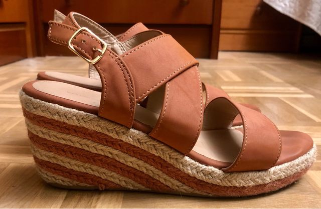 Sandalias cuña Women'secret marrón