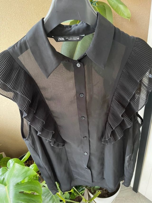 Camicetta Zara nera maniche a volant