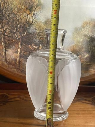 Bottiglia o vaso in vetro con rilievo a conchiglia