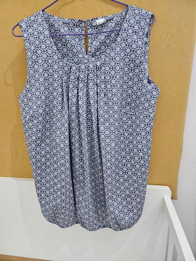 Blusa sin mangas azul y blanca