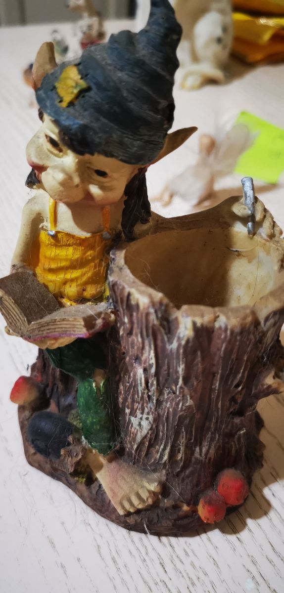 Statuetta folletto lettore