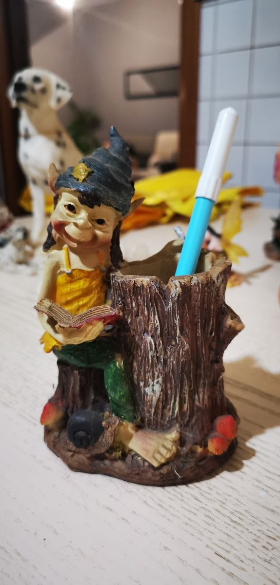 Statuetta folletto lettore