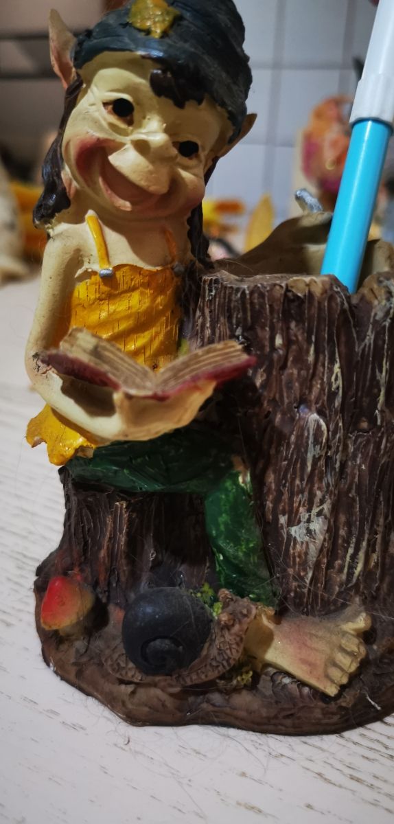 Statuetta folletto lettore