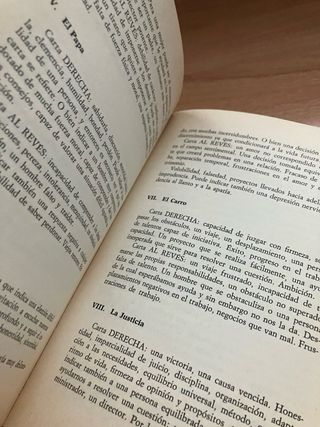 Libro tarot misterioso