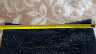 Falda midi Desigual negra estilo tweed
