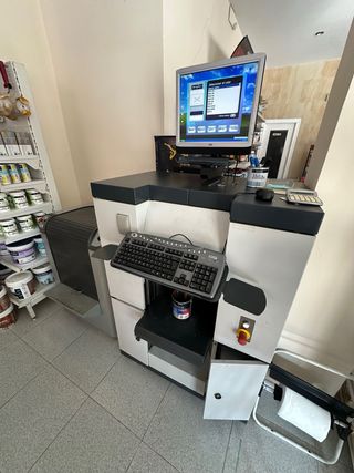 Máquina tintométrica y agitador

