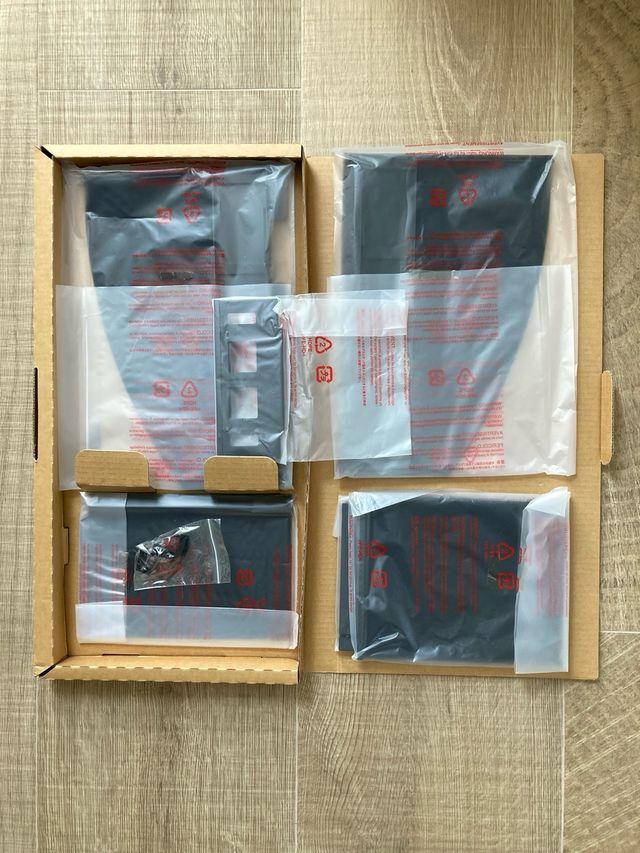 Monitor PRO Eizo CG223W con viseras