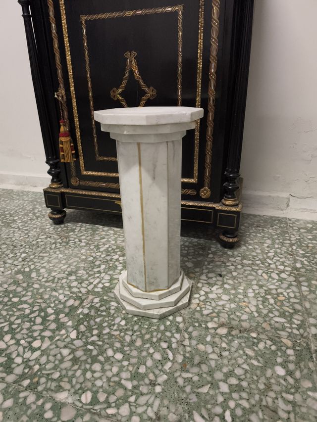 Pedestal mármol blanco