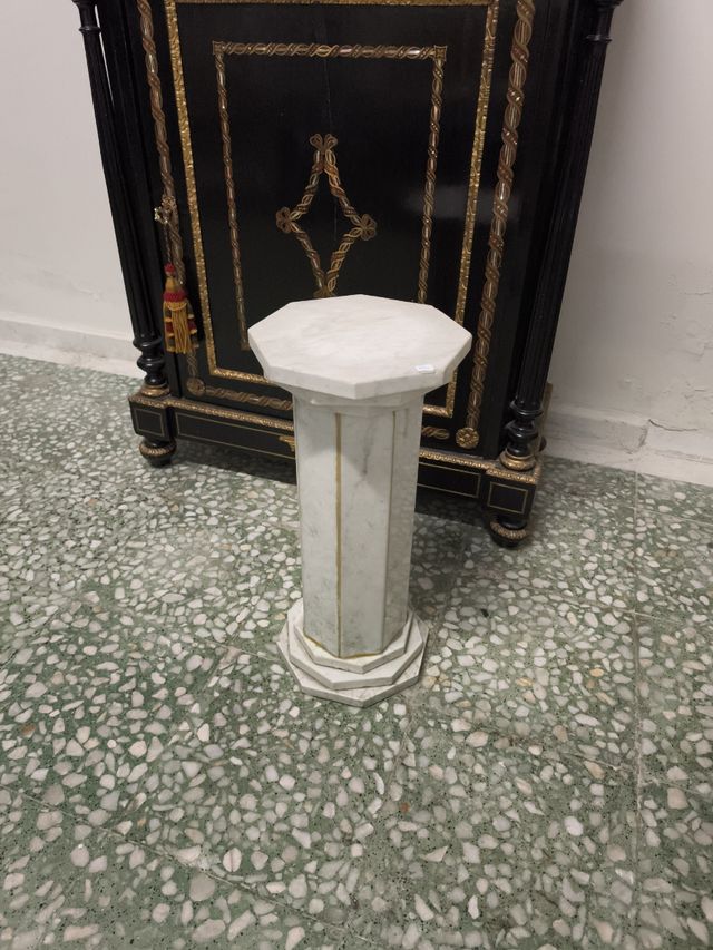 Pedestal mármol blanco