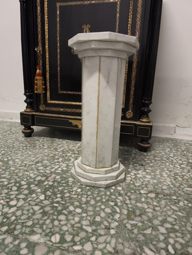 Pedestal mármol blanco