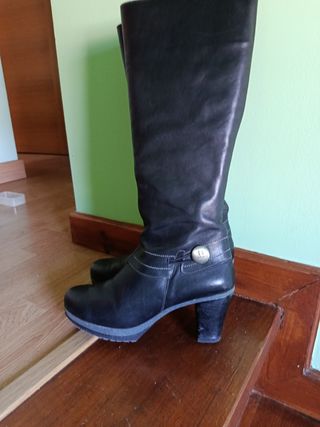 Botas altas negras tacón plataforma
PAGO EN MANO 