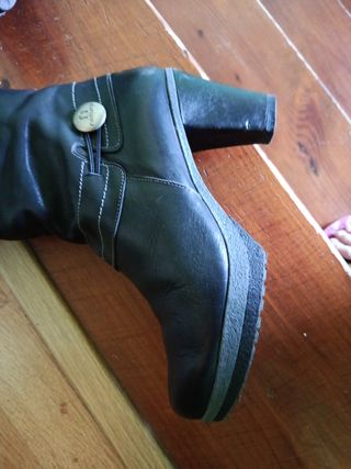 Botas altas negras tacón plataforma
PAGO EN MANO 