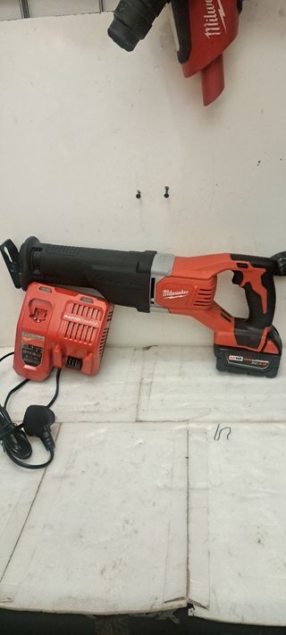 Sierra sable Milwaukee M18 + batería