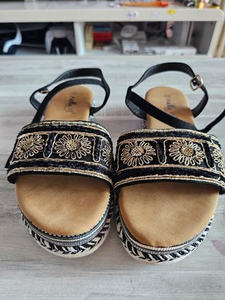 Sandalias FAMA doradas negras 38