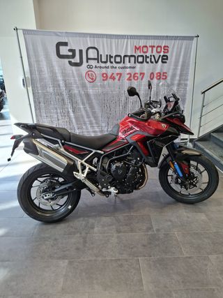 Triumph Tiger 900 GT roja