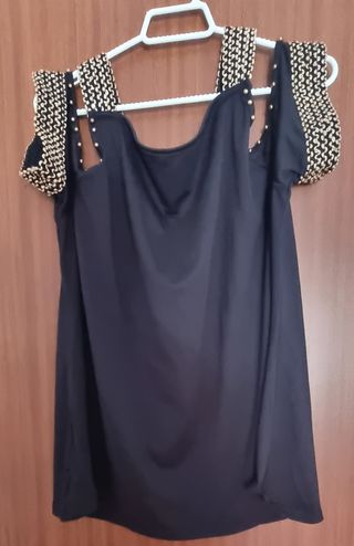 Blusa negra c/pedreria dorada