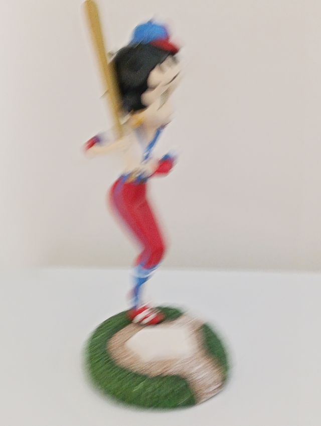 Statuina di Betty boop. È alta circa cm 18. 