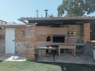 Alquiler de jardín con baño y parrilla.