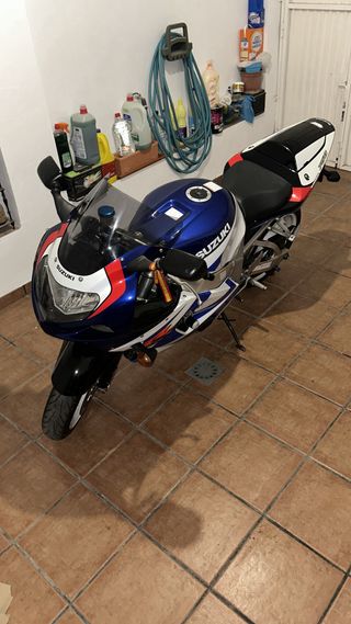 Suzuki GSX-R 750 - Moto
