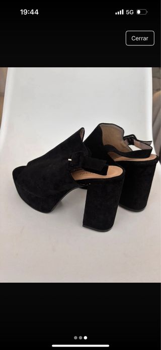 Zapatos tacón negros abiertos