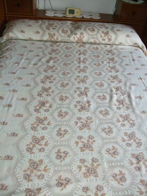 Cobertor de cama bege-marrom