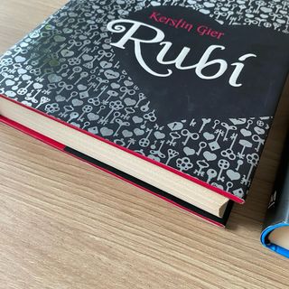 Rubí y Zafiro novela Kerstin Gier